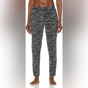 Just Cozy, Size M/L, Black and white alligator print, fleece lined warm leggings